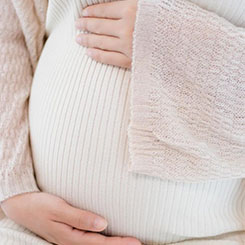 清华大学交🇼🇸叉信息💗内江助孕院姚班大四学生李🇱🇾🉑忆唐（左二）荣获🇷🇺🚷